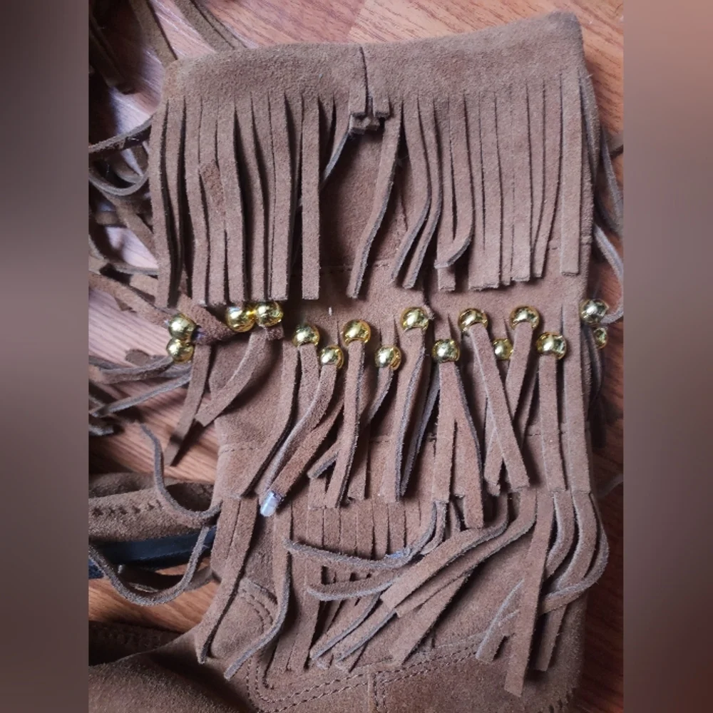 Minnetonka Boots - Picture 11 of 12